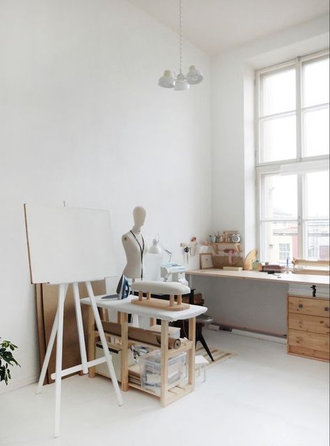 Studio Room Ideas, Design Studio Workspace, Sewing Room Inspiration, Art Atelier, Studio Workshop, Art Studio Design, Sewing Room Design, Sewing Room Decor, Studio Room