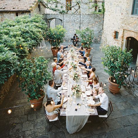 Elegant Intimate Wedding, Family Style Weddings, Italy Wedding Dress, Rustic Italian Wedding, Meal Service, Family Style Meals, Family Style Dinner, Garden Wedding Reception, Tiny Wedding