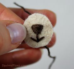 Squirrel Amigurumi, Kat Haken, How To Stitch, Sewing Stuffed Animals, Fabric Toys, Simple Embroidery, Sewing Toys, Safety Eyes, Felt Toys