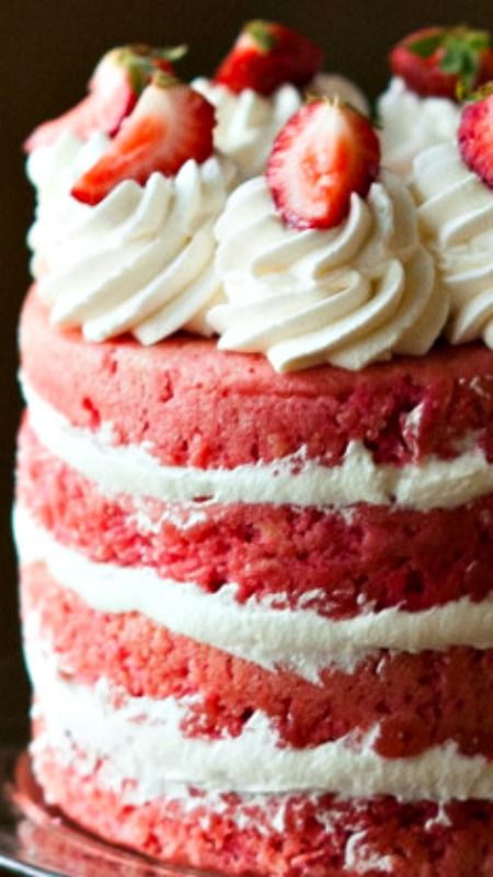 Cake Makeup, Patisserie Fine, Strawberry Cream Cakes, Coconut Dessert, Brownie Desserts, Strawberry Flavor, Oreo Dessert, Strawberry Cakes, Strawberry Desserts