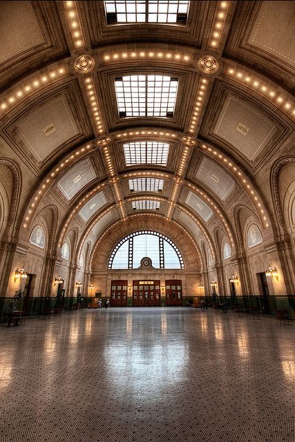 Seattle Train Station, Train Station Entrance, Train Station Design, Vintage Train Station, Seattle Wedding Venues, Train Station Architecture, Penn Station, Old Train Station, The Great Hall