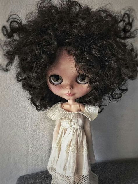 Red Hair For Summer, Black Hair And Bangs, Brown Hair And Hazel Eyes, Funny Face Drawings, Bangs And Glasses, Brown Wavy Hair, Gothic Culture, Arte Van Gogh, Pullip Dolls