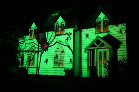 Projecting Halloween Peril Halloween Projector Ideas, Outdoor Projector Ideas, Halloween Light Projector, Window Projection, Halloween Flying Ghost, Halloween Projector, 3d Projection Mapping, Decorations For Halloween, Halloween Videos