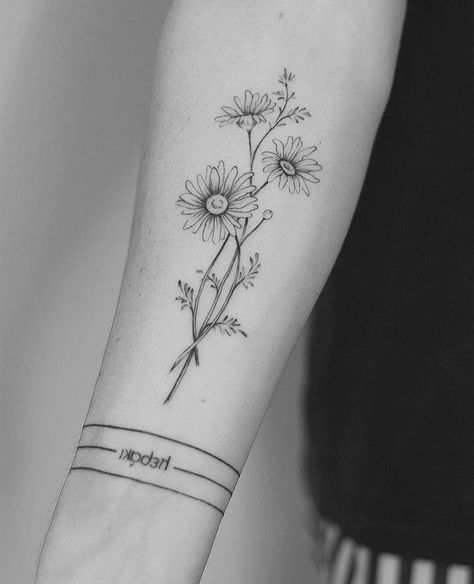 Fern And Daisy Tattoo, Michaelmas Daisy Tattoo, Three Daisy Tattoo, Wild Daisy Tattoo, Daisy Spine Tattoo, Daisy Flower Tattoo Designs, Mum Tattoo Ideas, Daisy Bouquet Tattoo, Bunch Of Flowers Tattoo