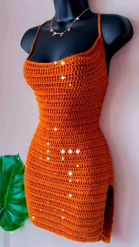 Pin on crocheted clothes aesthetic Crochet Halter Dress, Crochet Top Outfit, Mode Crochet, Crochet Braid Styles, Diy Vetement, Crochet Business, Crochet Clothing And Accessories, Crochet Clothes For Women, Haken Baby