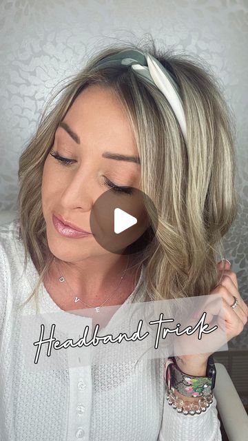 Headbands Hairstyles Short, Ashley Erickson, Hair Jazz, Hairband Hairstyle, Medium Length Hairdos, Headbands For Short Hair, Woman Hairstyles, Stacked Haircuts, Hair Highlights And Lowlights