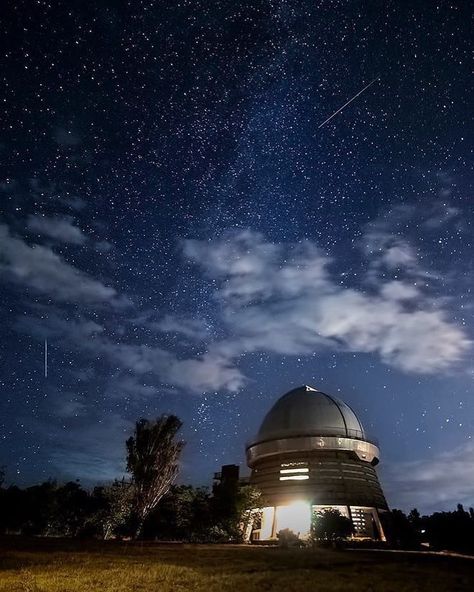 Observatory Aesthetic, Fallen Destiny, Astrophysics Aesthetic, Starry Wedding, Astronomical Observatory, Dream School, Wedding Photos Poses, Telescopes, Astronomer