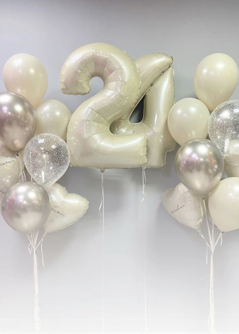 24th Birthday Decorations, Beige Party, Hello Thirty, Happy Birthday Words, 24 Birthday, 30th Bday Party, 21st Bday Ideas, Simple Birthday Decorations, Ideas Cumpleaños