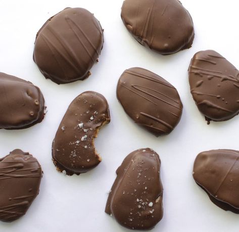 Healthy Reese's Peanut Butter Eggs — Bless this Mess Reeses Eggs, Peanut Butter Eggs Recipe, Reese Peanut Butter Eggs, Graham Cracker Recipes, Easy Easter Treats, Peanut Butter Eggs, Eggs Recipe, Healthy Peanut Butter, Peanut Butter Balls