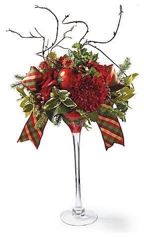 Christmas Centers, Traditional Holiday Decor, Christmas Flower Arrangements, Christmas Floral Arrangements, Christmas Arrangements, Christmas Tablescapes, Christmas Flowers, Deco Floral, Christmas Floral