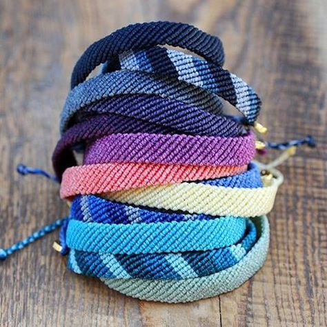 Choker Patterns, Ginger Snaps Jewelry, Cute Friendship Bracelets, Embroidery Bracelets, Friendship Bracelets Designs, Diy Friendship Bracelets Patterns, Pura Vida Bracelets, Thread Bracelets, Friendship Bracelets Diy