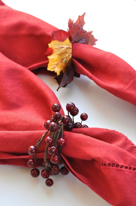 DIY Napkin Rings for Fall - Make Life Lovely Fall Napkin Rings, Diy Christmas Napkins, Napkins Folding, Diy Napkin Rings, Halloween Treat Bags Diy, Cincin Diy, Folding Napkins, Elegant Napkin Rings, Rustic Napkin Rings