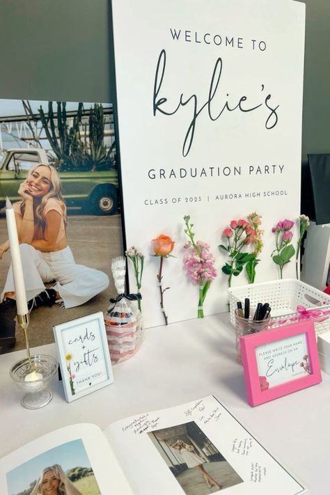 grad party welcome table Grad Party Must Haves, Graduation Gift Table, Grad Favors, Floral Grad Party, College Graduation Party Ideas, Graduation Table Decor, Floral Decor Ideas, Senior 25, Pink Graduation Party