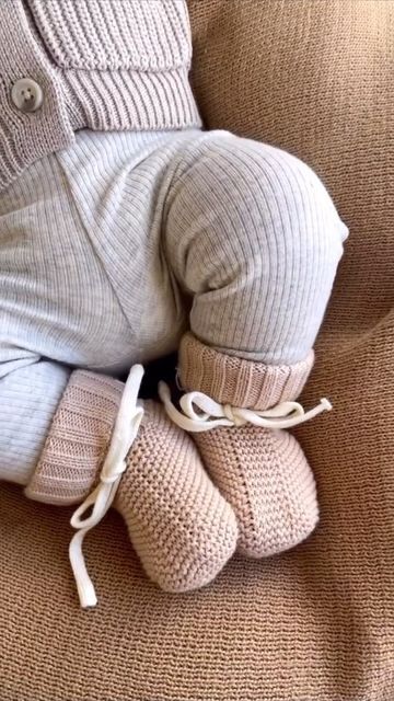 October Newborn Outfits, New Born Baby Girls Outfit, Newborn Winter Outfits, Newborn Ootd, Newborn Baby Outfits, Baby Fashion Newborn, Winter Newborn, Newborn Fashion, Cute Newborn