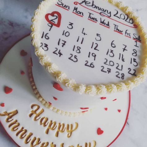 Fondant Dreams by Jaimee on Instagram: “*calendar of love* How cute is this anniversary cake?! And right on time for the day of love coming up. A clean white cake with the…” Calendar Anniversary Cake, Instagram Calendar, Cake Boards, Engagement Cakes, Birthday Cake Decorating, Anniversary Cake, White Cake, Photo Cake, Cake Ideas