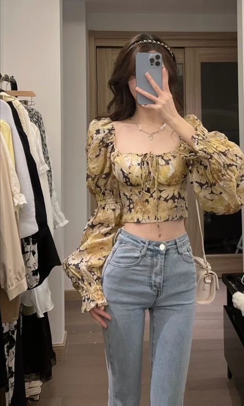 Korea Crop Top, Crop Top Outfits Korean Style, Fancy Crop Top, Casual Office Fashion, Outfit Wishlist, Outfit Korean Style, Simple Style Outfits, Korean Outfit Street Styles, Punk Dress