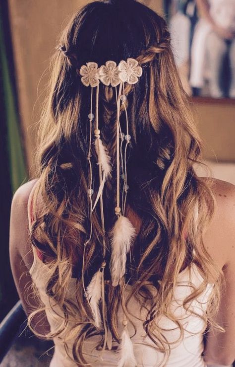 Boho Wedding Hair Flowers, Hippie Wedding Hair, Emoji Defined, Bride Hairstyle, Stile Boho Chic, Boho Hairstyle, Wedding Braids, Estilo Hippy, Boho Wedding Hair