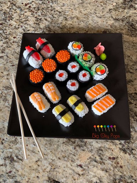 Sushi Decoration Party, Sushi Cake Pops, Sushi Sweets, Sushi Paper Craft, Sushi Surprise, Sushi Craft, Rainbow Roll Sushi, Sushi Cakes, Sushi Candy