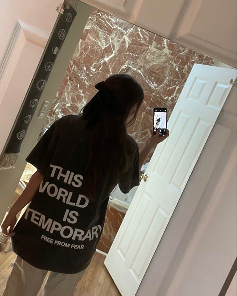 fashion, graphic tee, free from fear, street style, oversized tee, mirror selfie, instagram photo dump, style, baggy clothes, ootd, fit, aesthetic Style Baggy Clothes, Mirror Selfie Instagram, Street Style Oversized, Instagram Photo Dump, Fit Aesthetic, Loose Tshirt, Baggy Tee, Fear Street, Aesthetic Life