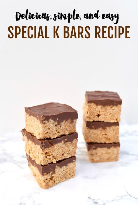 These Special K bars are always a hit and are such a quick and easy dessert! With just a few ingredients and a few minutes you'll be enjoying these delicious Special K bars, also known as Scotcheroos. Special K Bars, Scotcheroos Recipe, Easy Bar Recipes, Special K, Sweets Bar, Quick Dessert Recipes, Protein Bars Homemade, Dessert Simple, Quick Easy Desserts