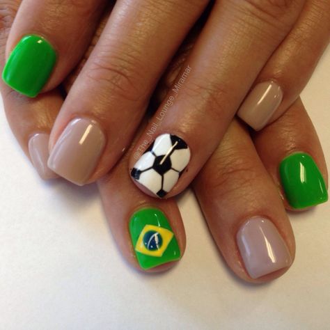 Soccer Nails, Football Nail Designs, Football Nail Art, Short Coffin Nails Designs, Sports Nails, Football Nails, Flag Nails, Glamorous Nails, Striped Nails