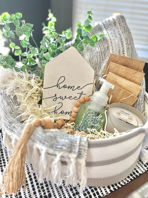 Cozy House Warming Closing Gift Basket - Etsy Bath And Body Work Gift Basket Ideas, Thank You Gift Basket Ideas For Office, Gift Baskets With Blankets, Gift Basket Container Ideas, Wicker Basket Decor Ideas, Small Housewarming Gift, Closing Gift Basket, Welcome Home Basket, Engagement Gift Ideas