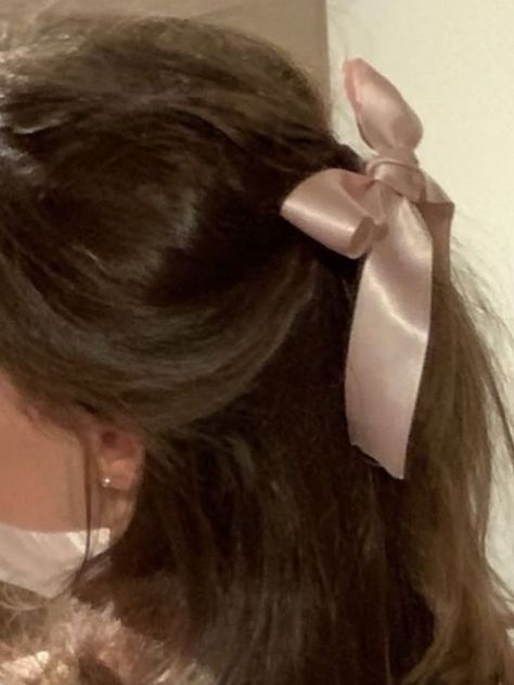 elain archeron | ??? Child Of Aphrodite, Evelyn Evelyn, Coquette Hairstyles, Aesthetic Brunette, Whats On My Mind, Pink Coquette Aesthetic, Light Brunette Hair, Brunette Aesthetic, Grace Rose