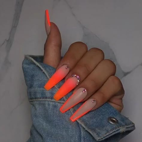 Neon Pink And Orange Ombre Nails, Clear Nails With Neon Design, Vacation Nails Acrylic Coffin, Trendy Spring Nails Acrylic, Neon Long Nails, Neon Orange Nail Ideas, Neon Orange Acrylic Nails, Trendy Vacation Nails, Orange Neon Nails