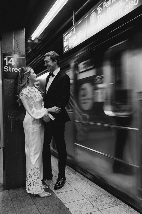 Nyc Taxi Photoshoot, Vintage Nyc Engagement Photos, Subway Photoshoot Couple, Nyc Subway Engagement Photos, Nyc Train Photoshoot, Nyc Wedding Photoshoot, Subway Wedding Photos, The Highline Nyc, New York Public Library Engagement Photos