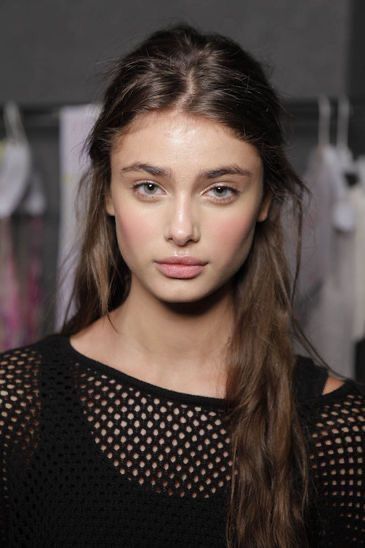 taylor hill | victoria’s secret high fashion show Taylor Hill Style, Taylor Marie Hill, Glow Skin, Taylor Hill, Face Hair, Pretty Face, Makeup Inspiration, Blue Eyes, A Black