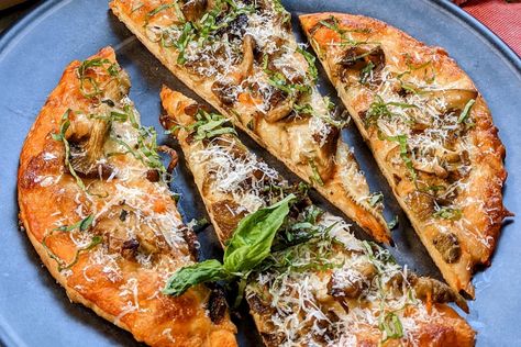 Mushroom Flatbread, Pita Flatbread, Flatbread Pizzas, Mushroom Varieties, Mushroom Pizza, Oyster Mushroom, Vodka Sauce, Flatbread Pizza, Naan Bread