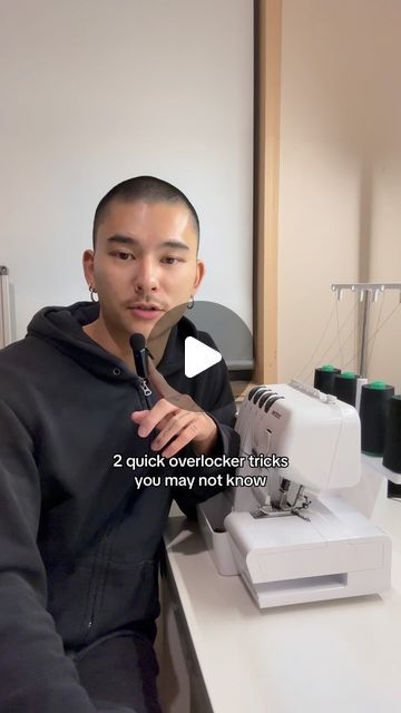 Yang Yu Hong on Instagram: "2 Quick Overlocker Tricks  1 - Instant Hemming  With the wrong side of your fabric facing up, roll your hem to your mark then roll it back on itself (to create a Z or S shape depending on how you look at it).  Overlock the three layers together, give the seam a good press and you’re done!  2 - Increased Gathers  With your overlocker in the gather setting and at maximum stitch length, run the edge of your fabric through.  The initial gathers are done, but if you wanted to increase the gathering, find the middle thread of the stitch and pull it from one side to intensify the gather effect!  Hope these tips helped, and as always, happy sewing!  #sewing #fashiondesigner #sewingtips #upcycling #sewsewsew #fashiondesign" Overlocker Tips, Overlocker Projects, Serger Tips, Sewing Hems, Serger Sewing, Sewing Easy Diy, Upcycle Sewing, Sewing Crafts Tutorials, Sewing Stitches