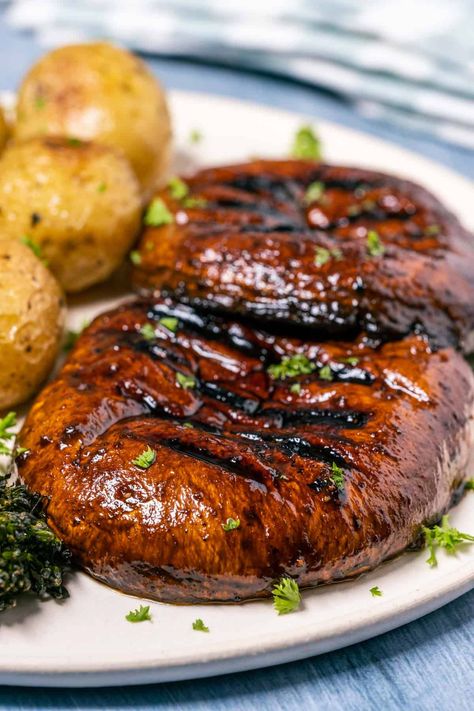 These juicy portobello steaks are marinated in a balsamic marinade and then grilled for a hearty and delicious meal that is ready in 30 minutes or less. | lovingitvegan.com Healthy Dinner Recipes Vegan, Portobello Steaks, Portobello Steak, Dinner Recipes Vegan, Vegan Stuffed Mushrooms, Portabella Mushroom, Balsamic Marinade, Lentil Loaf, Vegan Steak