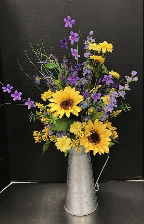 Spring Flower Arrangements Centerpieces, Sunflower Floral Arrangements, Bouquet Champetre, Summer Flower Arrangements, Sunflower Arrangements, Spring Flower Arrangements, Purple Wildflowers, Spring Floral Arrangements, Church Flower Arrangements