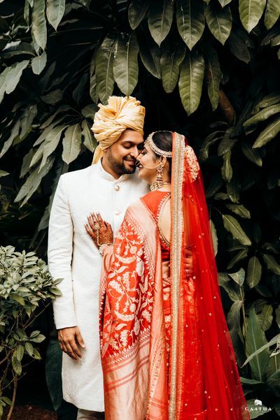 Indian Bride Groom Photography, Wedding Picture Poses Indian, Wedding Pose For Couple, Marriage Photoshoot Wedding Photos, Indian Wedding Pose For Bride And Groom Photo Ideas, Couple Wedding Photography Indian, Couple Weeding Pose, Indian Wedding Photo Poses, Bridal Groom Pose