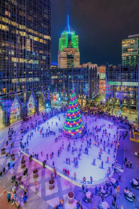 Pittsburgh In Winter, Pittsburgh Christmas, Pittsburg Pa, Pittsburgh Pride, Pittsburgh Skyline, Pittsburgh City, Relationship Stuff, Santa Claus Is Coming To Town, Winter Vibes