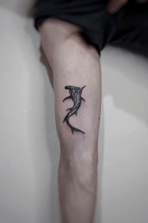 Tiny Hammerhead Shark Tattoo, Shark Tattoos Hammerhead, Hammerhead Shark Tattoo Realistic, Hammerhead Shark Outline Tattoo, Hammerhead Shark Tattoo Ideas, Hammerhead Shark Tattoo, Micro Tattoo, Shark Tattoo, Shark Tattoos