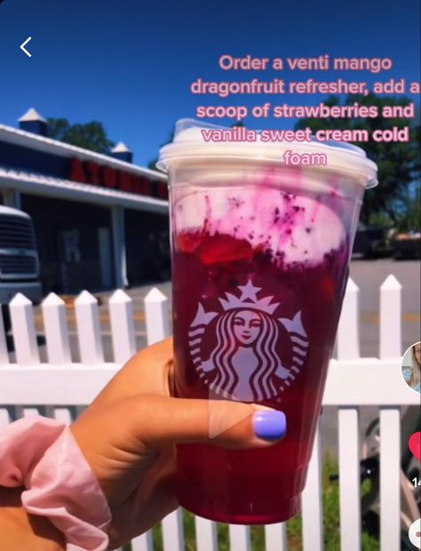 Fruit Drinks Starbucks, Starbucks Drinks Creamy, Secret Starbucks Recipes Refreshers, Pretty Starbucks Drinks, Starbies Order, Starbies Drinks, Starbucks Ideas, Starbucks Drink Menu, Starbucks Hacks