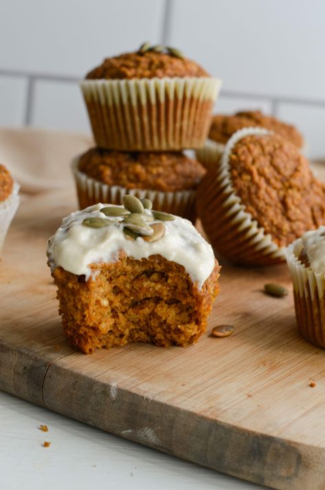 Oat Flour Pumpkin Muffins, Pumpkin Protein Balls, Oat Flour Muffins, Flourless Muffins, Pumpkin Oatmeal Muffins, Healthy Gingerbread, Honey Muffins, Oat Flour Recipes, Gluten Free Pumpkin Muffins