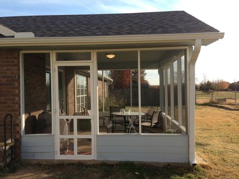 How To DIY A Screened-In Patio For Only $500 (PHOTOS) | HuffPost Life Screened In Porch Diy, Porch Kits, Porch Design Ideas, Screened Porch Designs, Building A Porch, Patio Enclosures, Enclosed Patio, Screened In Patio, Casa Container