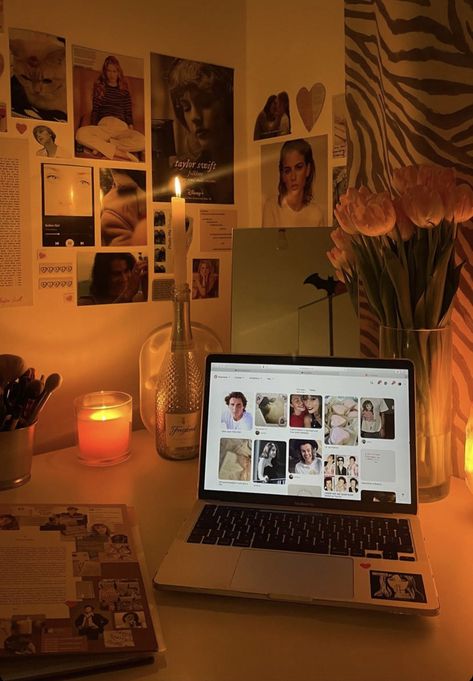 Vibey Rooms, Vibey Room, Uni Room, Room Desk, Cozy Aesthetic, Downtown Girl, Dream Room Inspiration, Room Makeover Inspiration, Cozy Room