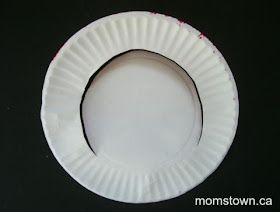 momstown Toronto: How to make a fun (and super easy) firefighter hat! Paper Plate Hats, Preschool Hat, Fire Safety Crafts, Fire Truck Craft, Preschool Circle Time Activities, Fire Hat, Firefighter Hat, Firefighter Crafts, Safety Crafts