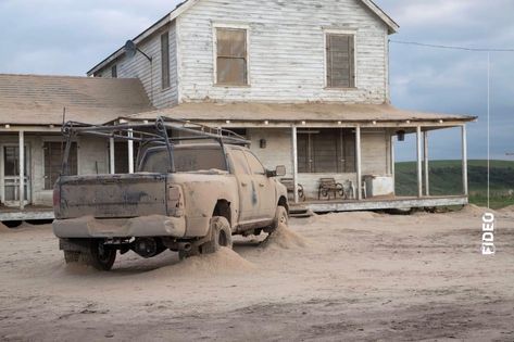 Dust Storm, Still Frame, Film Grab, Movie Screen, Christopher Nolan, Paramount Pictures, Interstellar, Space Travel, Film Stills