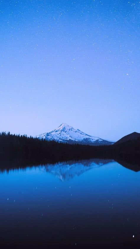 Under a blanket of stars, the world feels infinite. ✨🌌 Let the night sky inspire your dreams. #stargazing #nightvibes #naturelovers 🎥 Video by @expeditionvibes