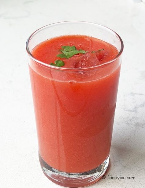 Tomato Juice Recipe - In a Blender - No Cook Fresh Tomato Celery Juice Fresh Tomato Juice Recipe, Jus Tomat, Tomato Juice Recipes, Canned Tomato Juice, Healthy Summer Drinks, Magic Bullet Recipes, Bullet Recipes, Nutribullet Recipes, Celery Juice