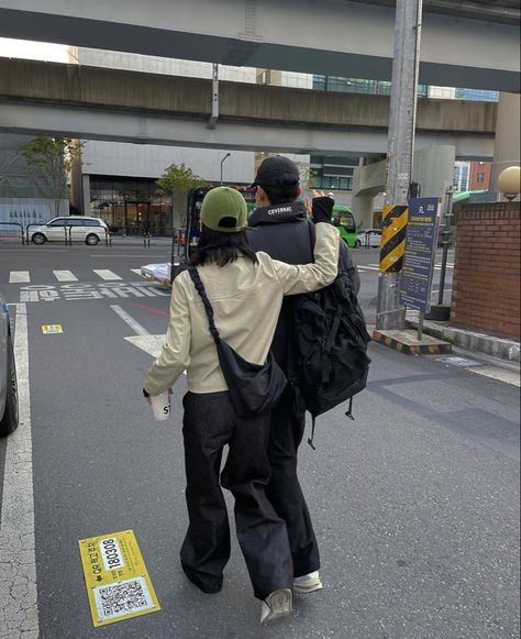 Walk Couple, Couple Fits, Couple Poses Reference, Couples Walking, Aesthetic Couple, 사진 촬영 포즈, Kpop Couples, Japan Aesthetic, Aesthetic Japan