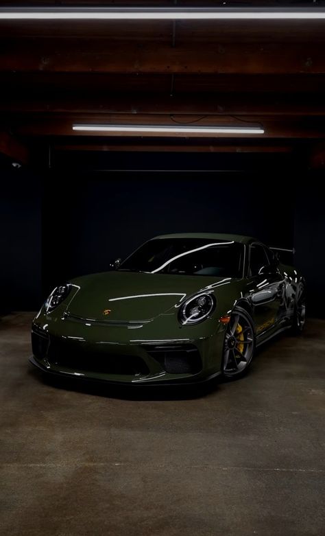 Dark Green Porsche Aesthetic, Olive Green Cars, Dark Green Car Aesthetic, Dark Green Porch, Forest Green Porsche, Porshe 911gtr, Dark Green Porsche, Porches Car, Dark Green Car