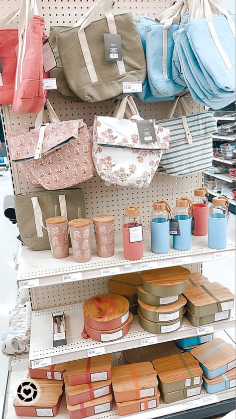 Target finds spring edit lunch bags bentgo boxes Aesthetic Lunch Bags, Lunch Bag Aesthetic, Trendy Lunch Boxes, Lunch Box Aesthetic, Trendy Lunch Bag, Teacher Lunch Bag, Cute Lunch Bags, Queen Accessories, Teacher Lunches