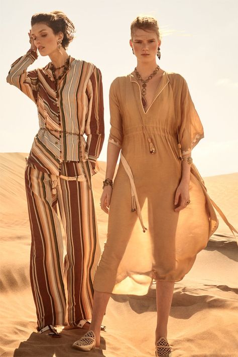 Zara Takes to the Desert for Spring 2019 Collection Campaign Zara Campaign, Zara Spring, European Fashion Summer, Cream Maxi Dress, Mode Zara, Zara Collection, Spanish Fashion, Campaign Fashion, Outfit Collage