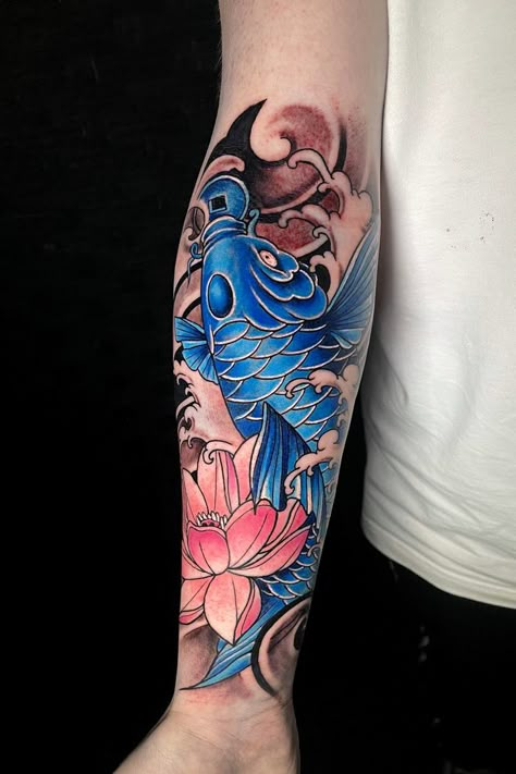 Fish Hand Tattoo, Colour Tattoo Men, Japanese Koi Tattoo, Koi Fish Tattoo Forearm, Pez Koi Tattoo, Dragon Koi Tattoo Design, Japanese Hand Tattoos, Japanese Leg Tattoo, Tattoo Koi